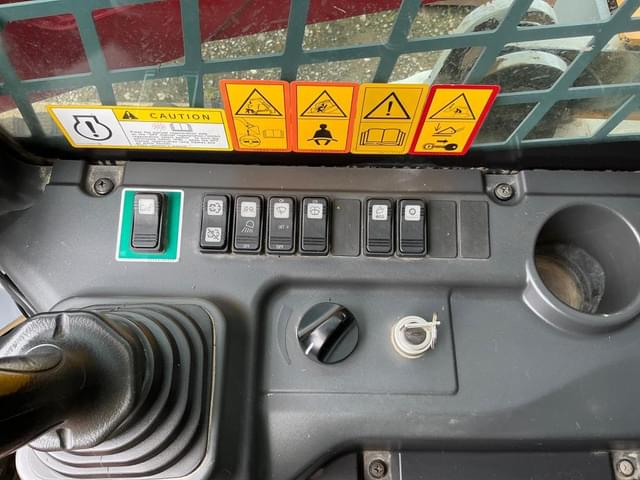 Image of Takeuchi TL12V2 equipment image 4