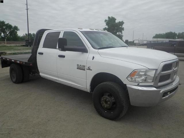 Image of Dodge Ram 3500 equipment image 2