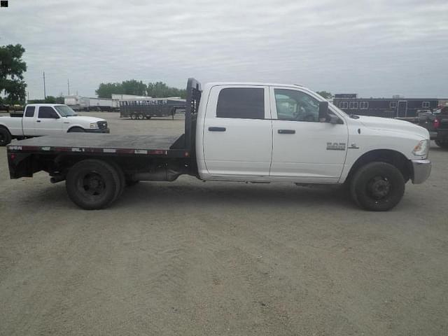 Image of Dodge Ram 3500 equipment image 3
