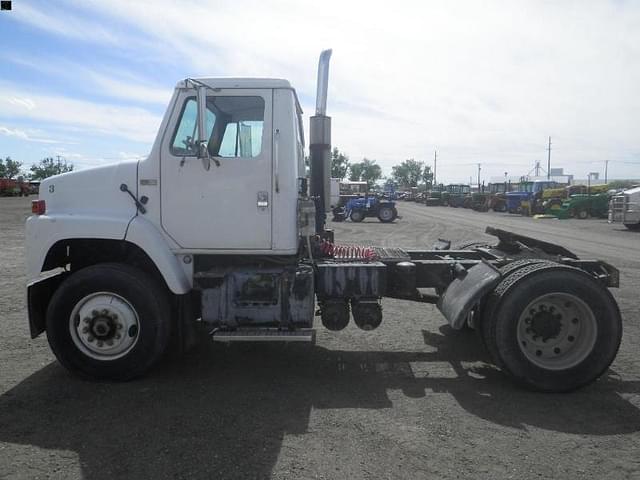 Image of International S2300 equipment image 3
