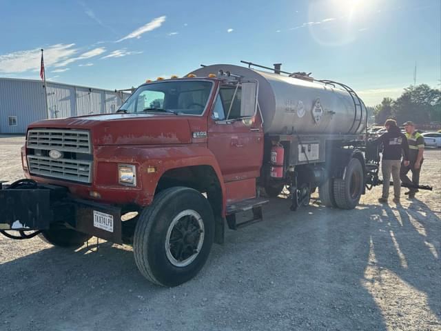 Image of Ford F-800 equipment image 1