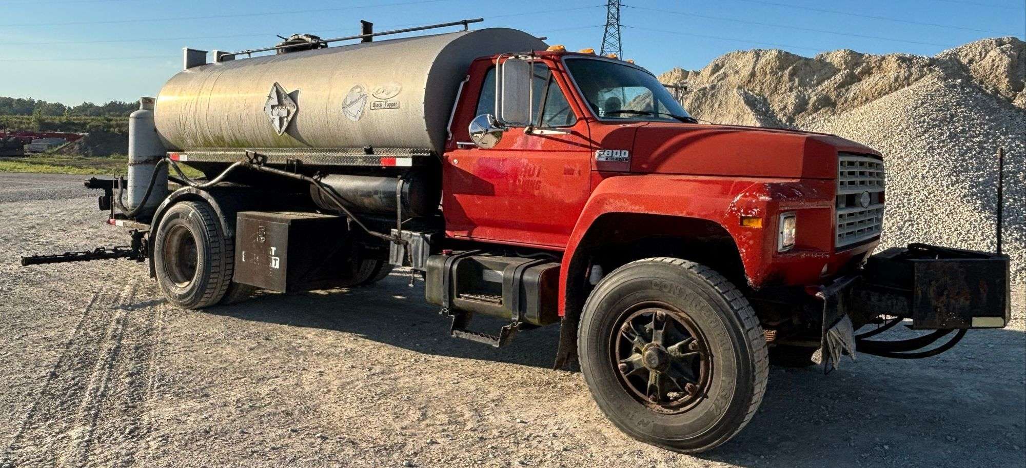 1990 Ford F-800 Equipment Image0
