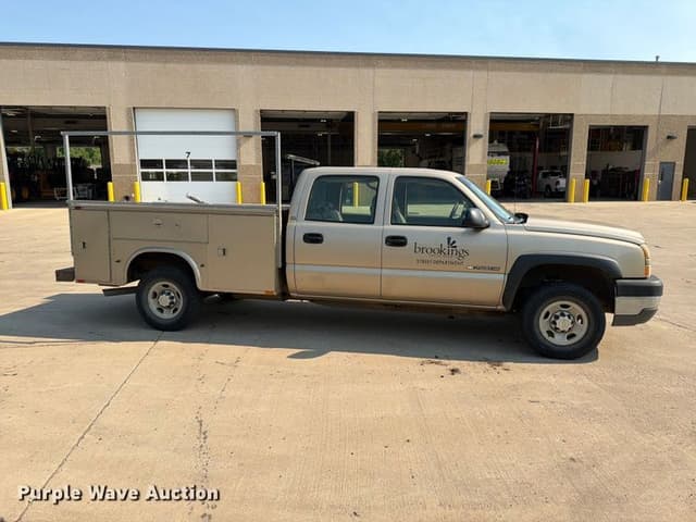 Image of Chevrolet 2500HD equipment image 3
