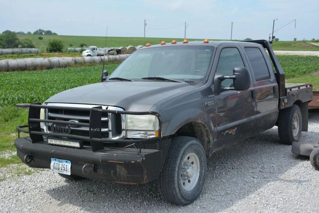 2002 Ford F-250 Equipment Image0