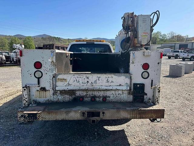 Image of Ford F-350 equipment image 4