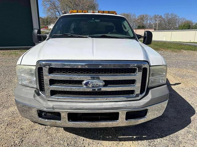 Image of Ford F-350 equipment image 1