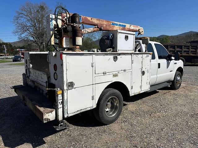 Image of Ford F-350 equipment image 3