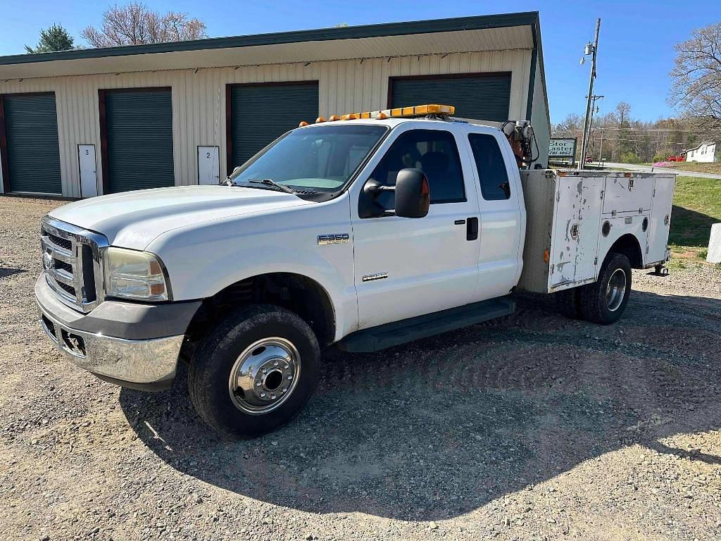 Image of Ford F-350 Primary image