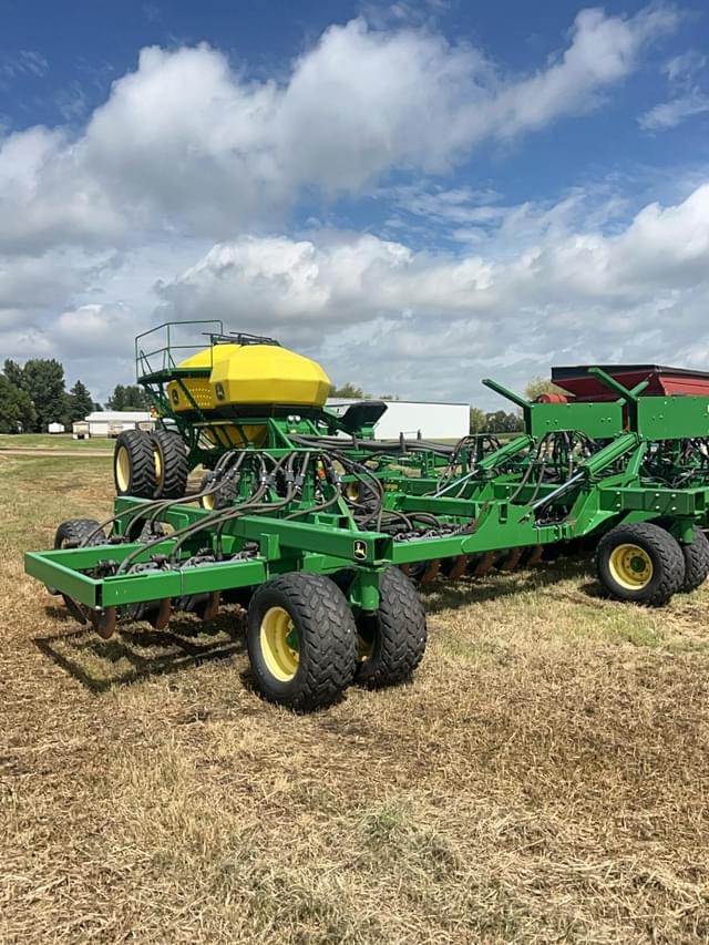 Image of John Deere 1890 equipment image 1