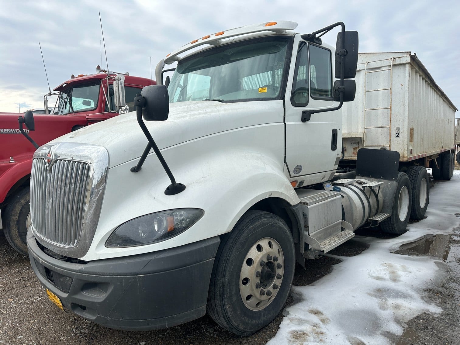 2017 International LF687 Equipment Image0