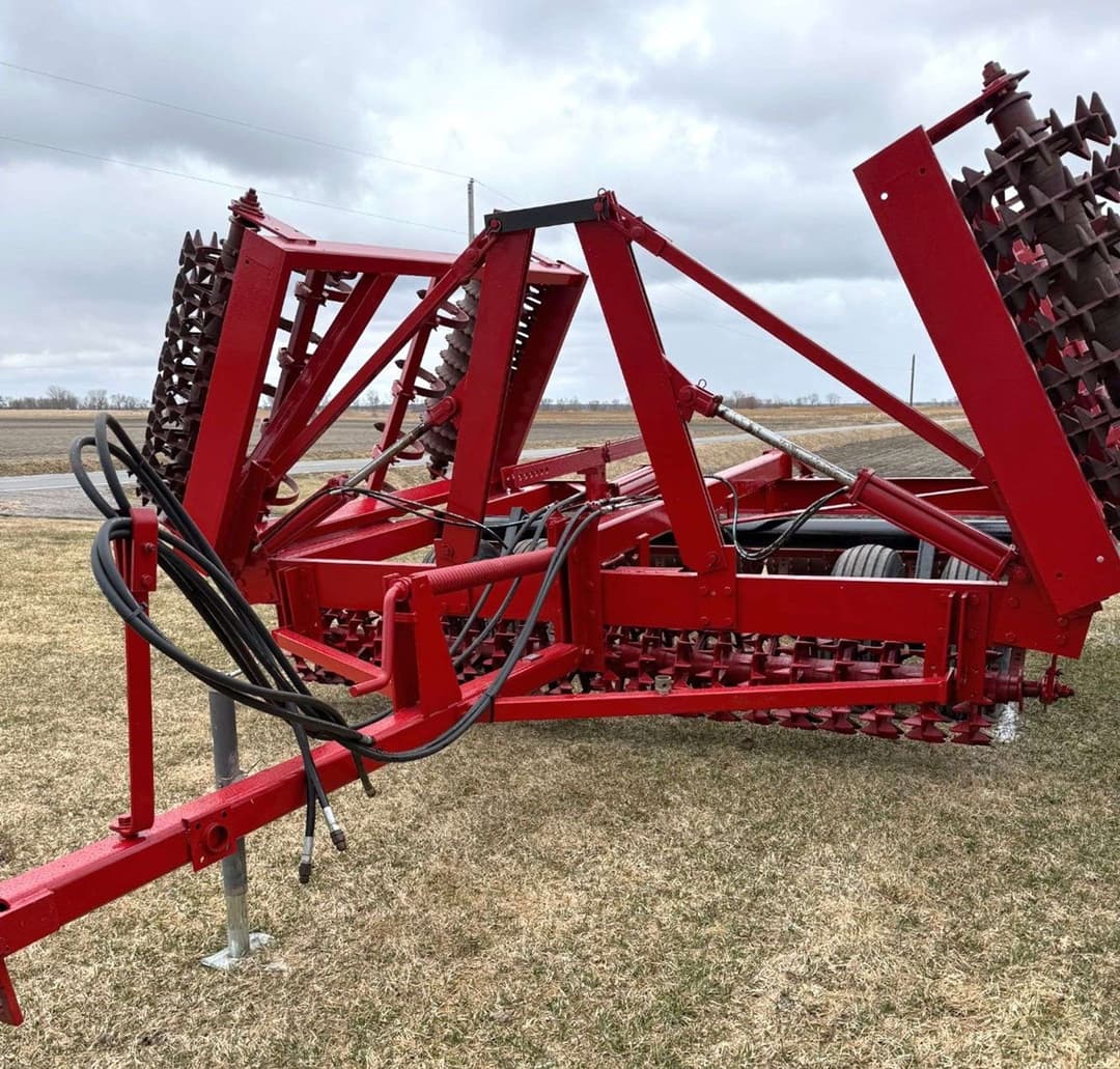 Image of International Harvester 315 Image 0