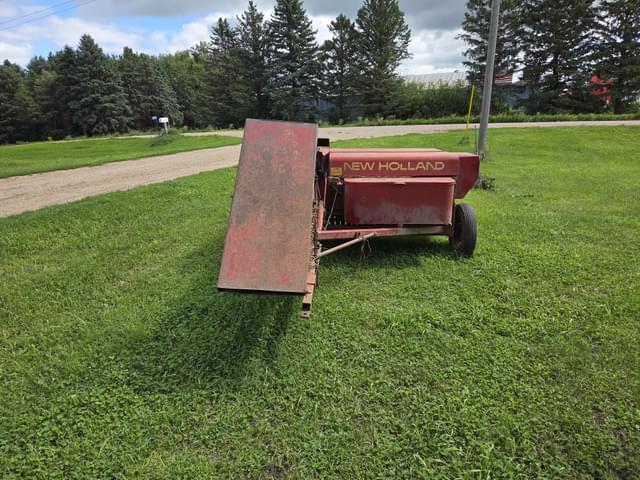 Image of New Holland 275 equipment image 4