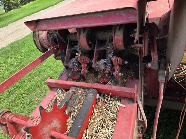 Image of New Holland 275 equipment image 2