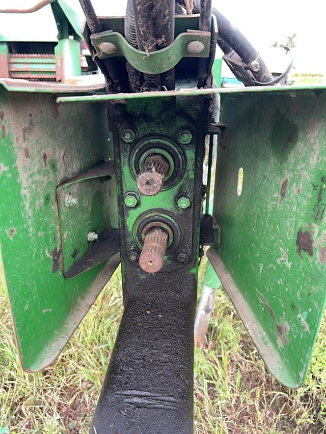 Image of John Deere 3950 equipment image 2