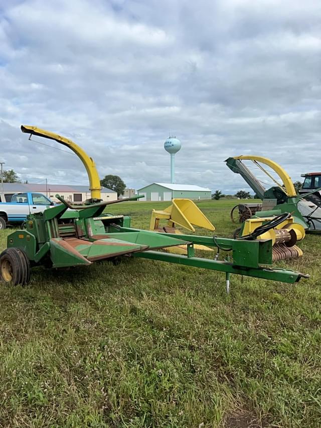 Image of John Deere 3950 equipment image 1