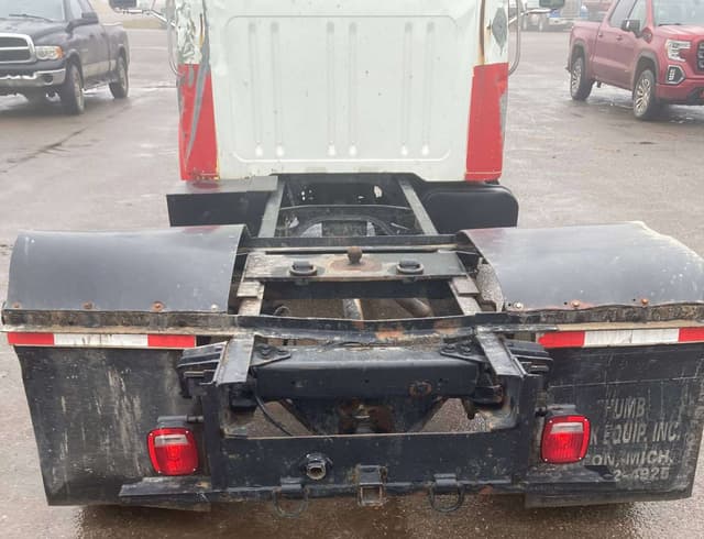 Image of International 4700 equipment image 3