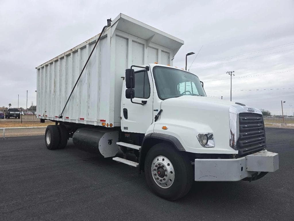 Image of Freightliner 114SD Primary image