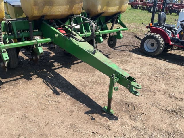 Image of John Deere 7000 equipment image 2