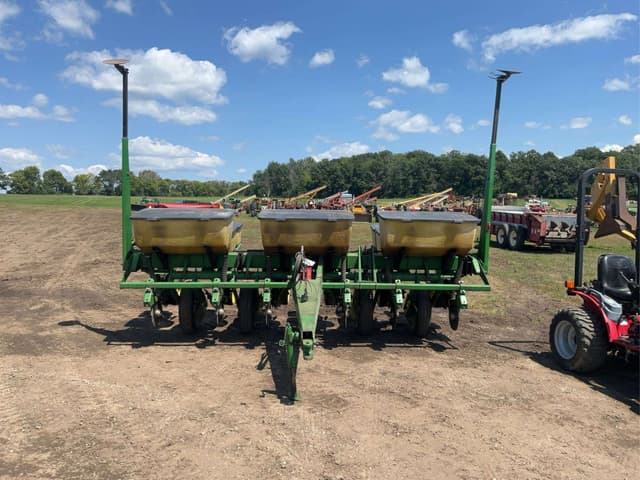 Image of John Deere 7000 equipment image 1