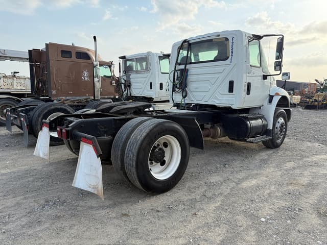 Image of International 4400 equipment image 3