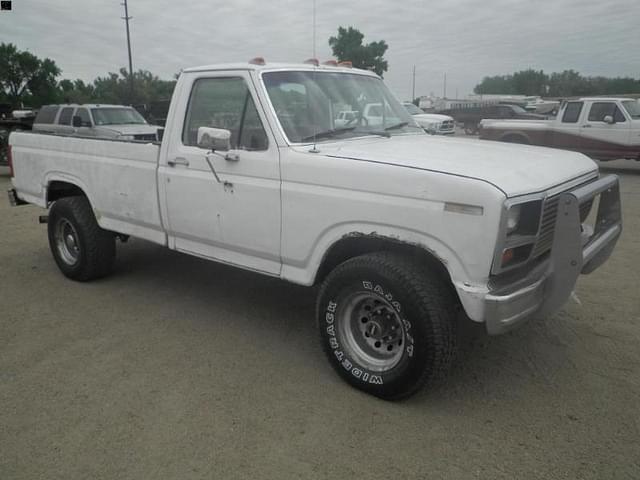 Image of Ford F-350 equipment image 4