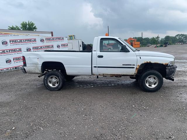 Image of Dodge Ram 2500 equipment image 3