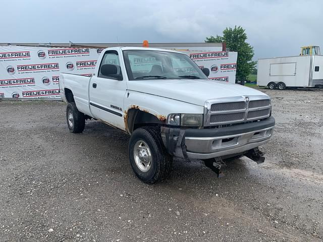 Image of Dodge Ram 2500 equipment image 2