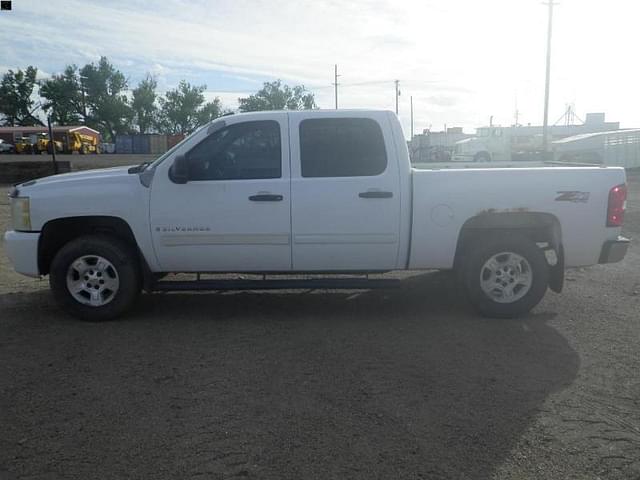 Image of Chevrolet 1500 equipment image 3