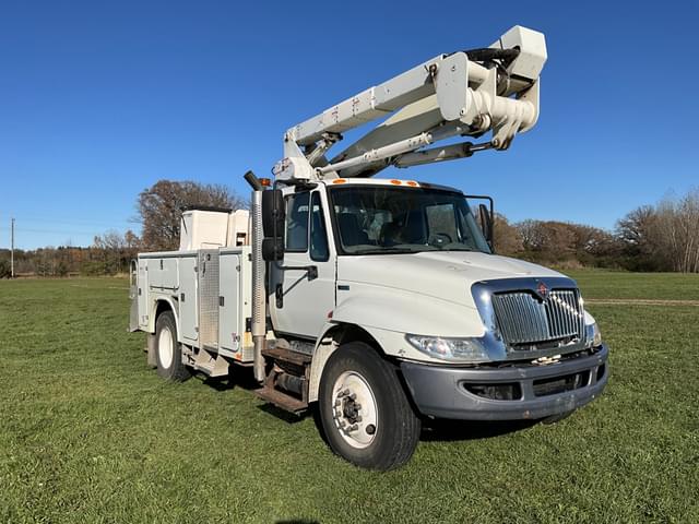 Image of International 4300 equipment image 2