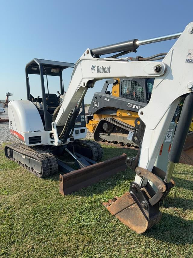 Image of Bobcat 329 equipment image 2