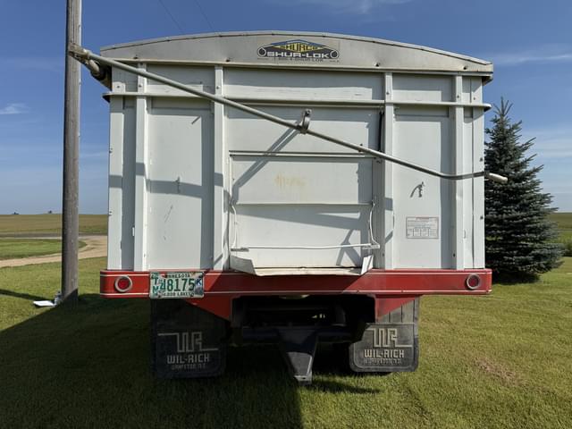 Image of Chevrolet C60 equipment image 4
