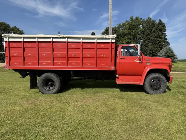 Image of Chevrolet C60 equipment image 1