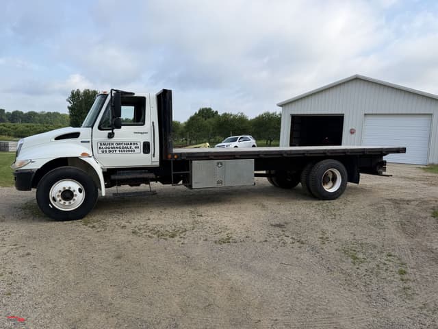 Image of International 4300 equipment image 1