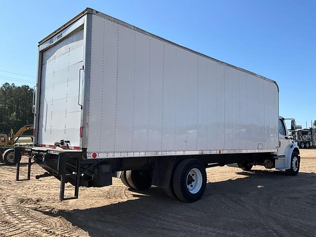 Image of Freightliner M2 equipment image 4