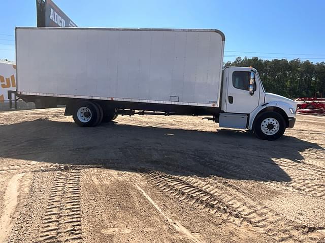 Image of Freightliner M2 equipment image 3