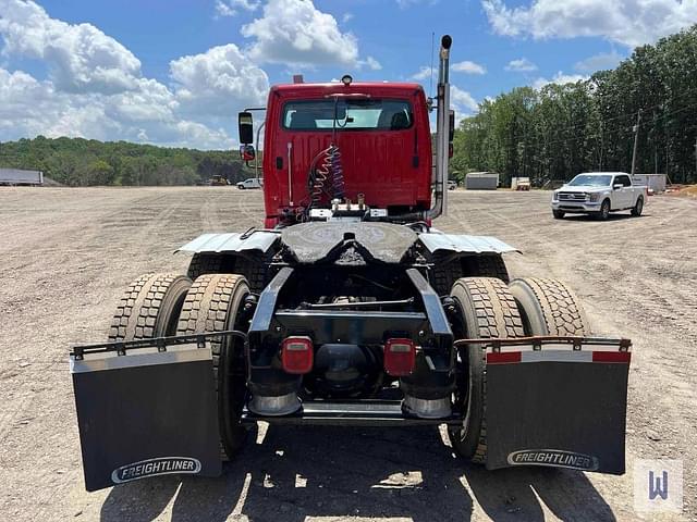 Image of Freightliner M2 112 equipment image 4