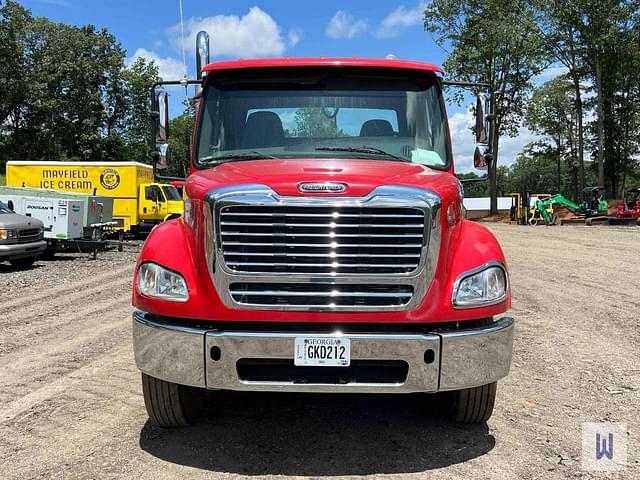 Image of Freightliner M2 112 equipment image 1