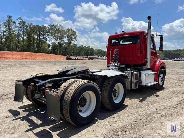 Image of Freightliner M2 112 equipment image 3