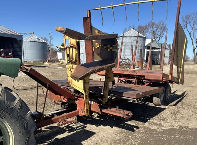 Image of New Holland 1033 equipment image 3