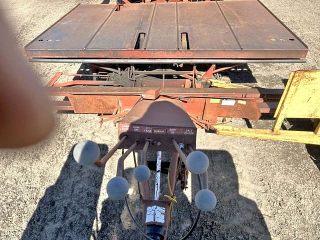 Image of New Holland 1033 equipment image 4