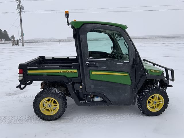 Image of John Deere XUV 835R equipment image 3