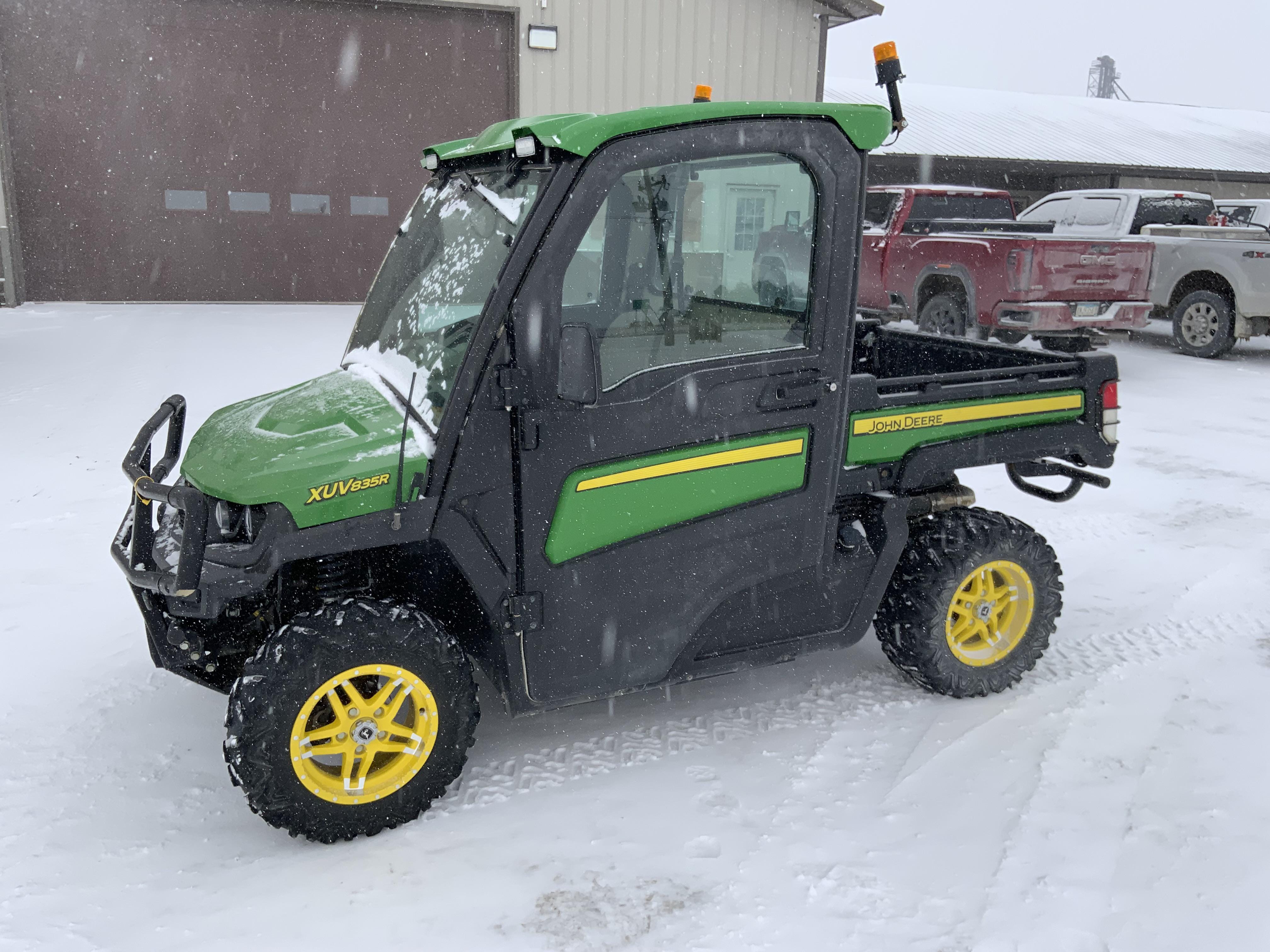 Main image John Deere XUV 835R