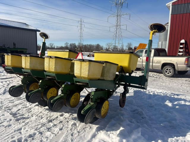 Image of John Deere 7000 equipment image 2