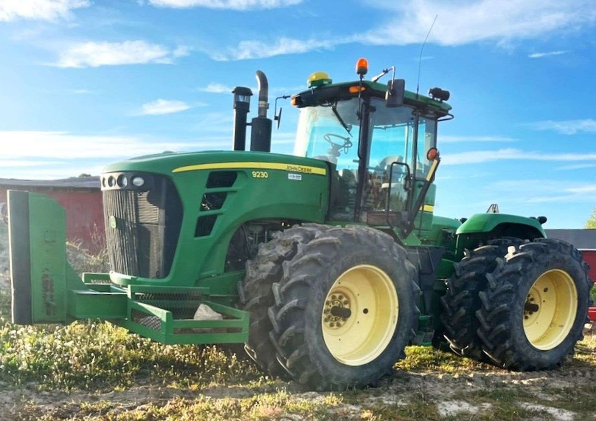 300 - 424 HP Tractors image