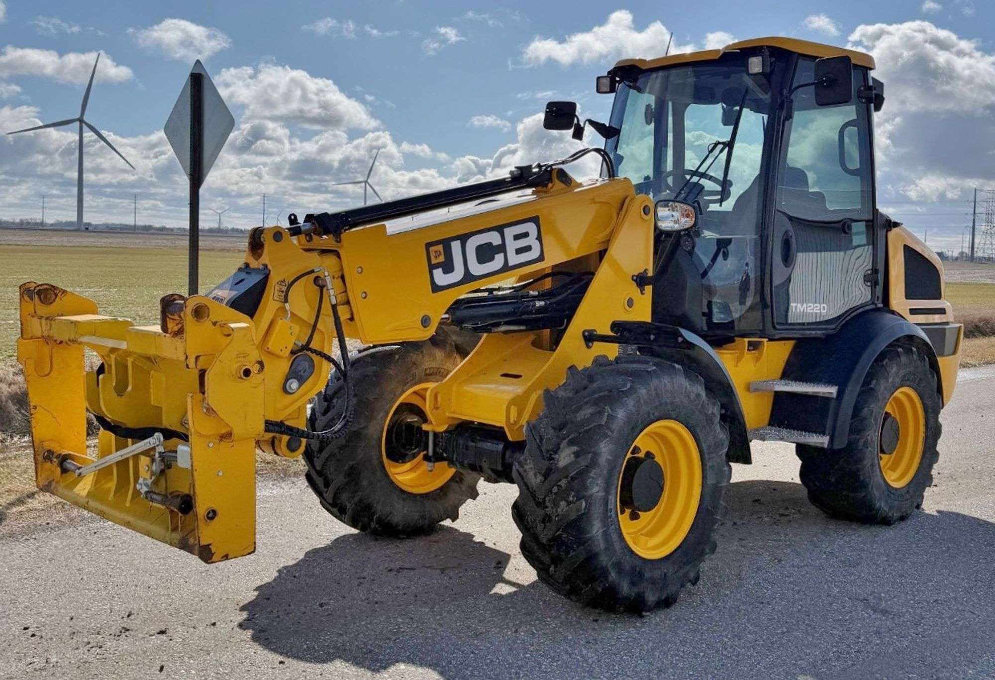 2022 JCB TM220 Equipment Image0