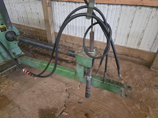 Image of John Deere 336 equipment image 3