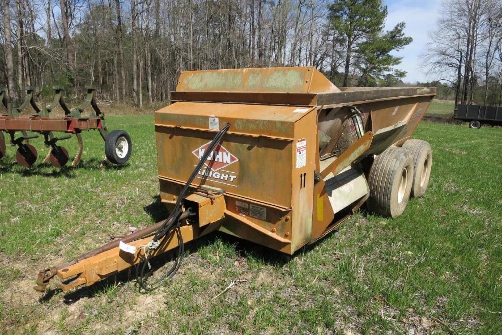 Kuhn Knight 8114 Equipment Image0
