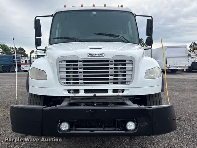 Image of Freightliner Business Class M2 equipment image 1
