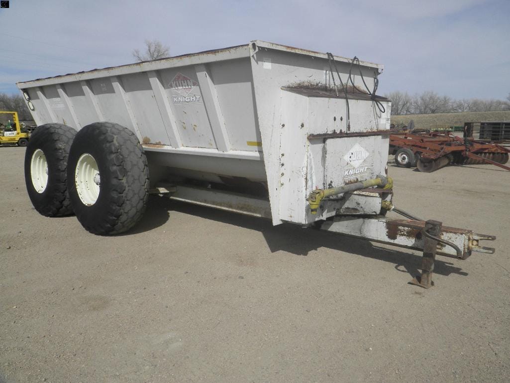 Kuhn Knight 8140 Equipment Image0