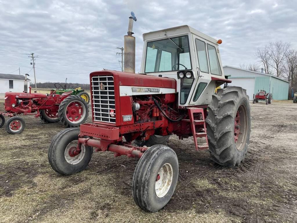 Main image International Harvester 826